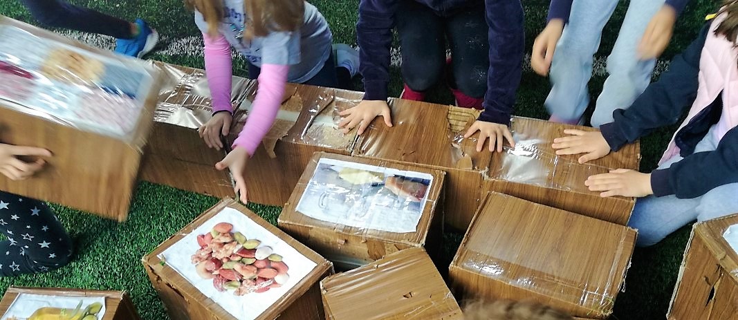The students of 2nd Grade visited the “Little Heroes” cultural center, where they participated in the “Mediterranean Diet - We Are What We Eat” program