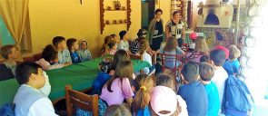 the students of 2nd Grade took part in the program “Following Greek Tradition. From Wheat to Bread”,at the Women’s Association of Nea Gonia.