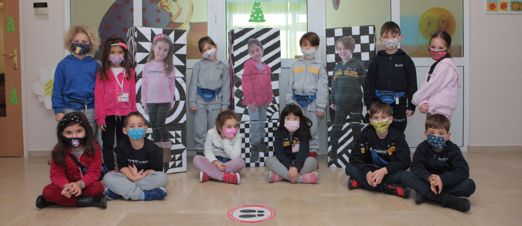 Στo πλαίσιo του εκπαιδευτικού προγράμματος «Μέσα από τα μάτια των καλλιτεχνών»,οι μαθητές των Νηπίων γνώρισαν αντιπροσωπευτικά έργα σπουδαίων ζωγράφων και προσέγγισαν με ποικίλους τρόπους διάφορα καλλιτεχνικά ρεύματα, όπως τον κυβισμό, τον εξπρεσιονισμό, τον σουρεαλισμό. - As part of the educational program "Through the eyes of artists", Kindergarten students got to know representative works of art by great painters and became acquainted with artistic movements, such as cubism, expressionism and surrealism in various ways.
