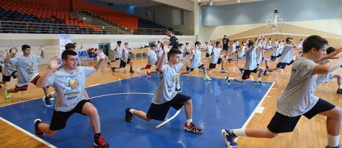 Ολοκληρώθηκε και η δεύτερη εβδομάδα των MANDOULIDES BASKETBALL CAMPS 2021. Κάθε εβδομάδα ήταν αυτοτελής και περιλάμβανε δύο camps, το πρωινό ALL STAR BASKETBALL CAMP και το απογευματινό FULL - COURT BASKETBALL CAMP.